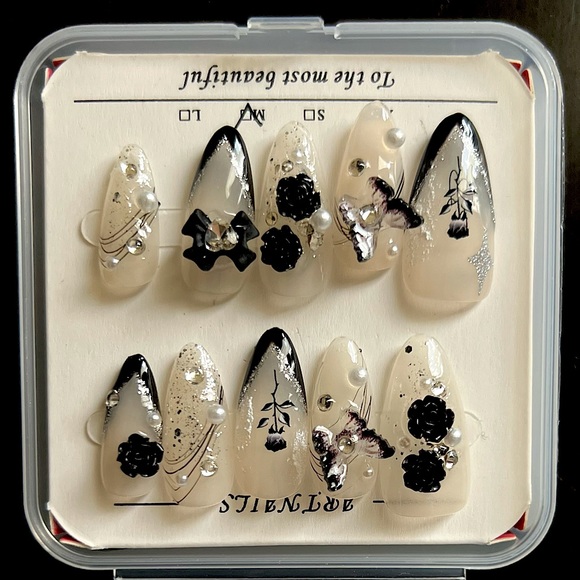 Gorgeous Press-On Nails (10 pieces), - Picture 5 of 5